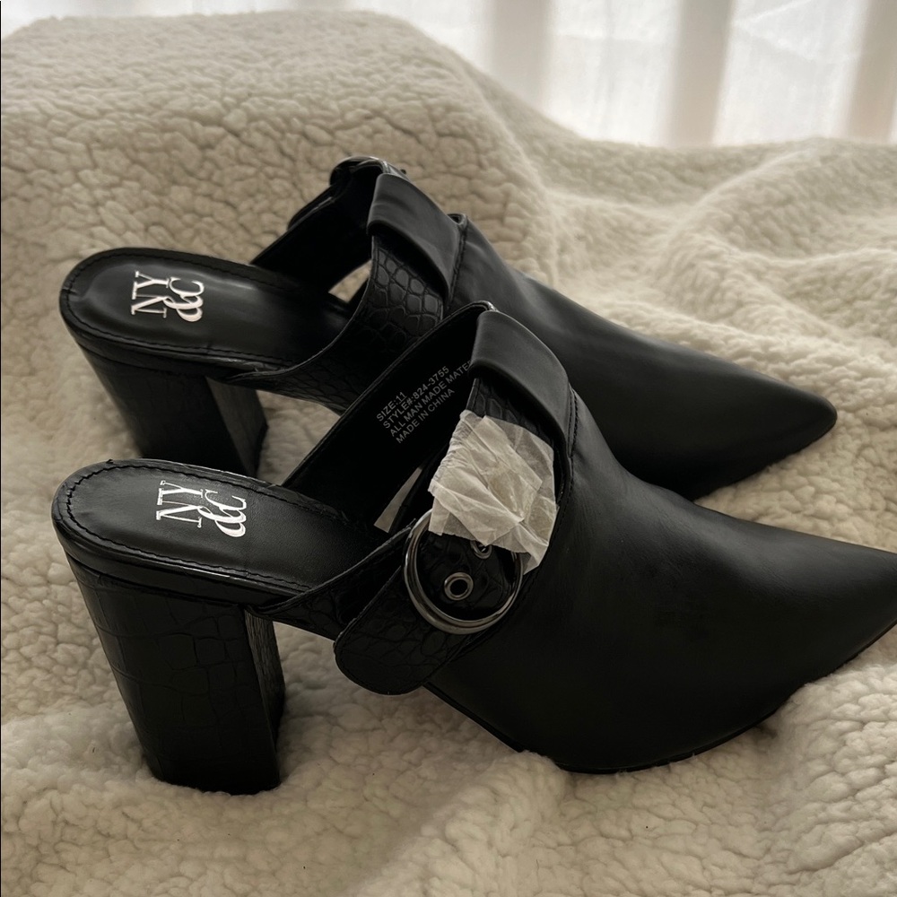 New York and Company Women's Pointed Mule